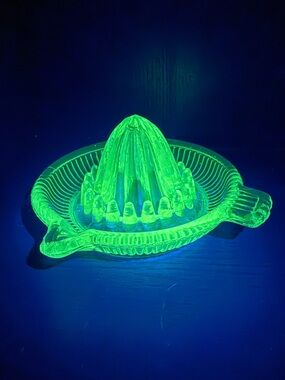 RARE UV Reactive Vintage ROHRGLAS GERMANY Glass Juicer Reamer 5" Depression Era